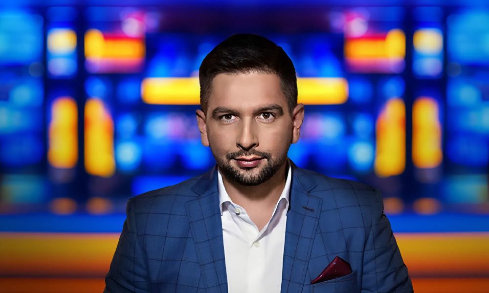 Василий Апасов: Журналист, скандалист, романтик. Что скрывает личная жизнь медийного бойца? Василий Апасов: Журналист, скандалист, романтик. Что скрывает личная жизнь медийного бойца?